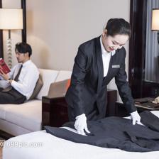 酒店服务中的细节艺术 专业叠衣与摄影服务的融合体验