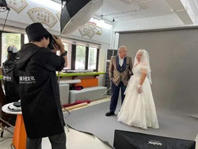 为岁月留影，让爱永驻——社区公益摄影定格老人幸福时光